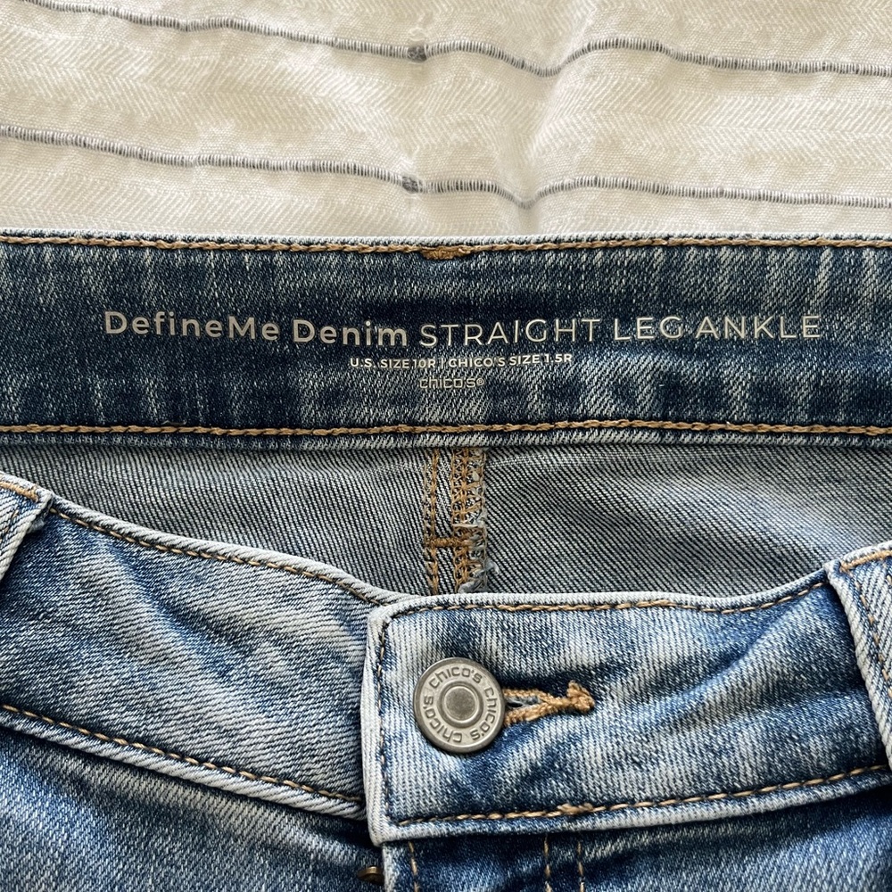 Chico’s Define Me Denim Straight Leg Jeans, Size 1.5 R Designed to Look Aged